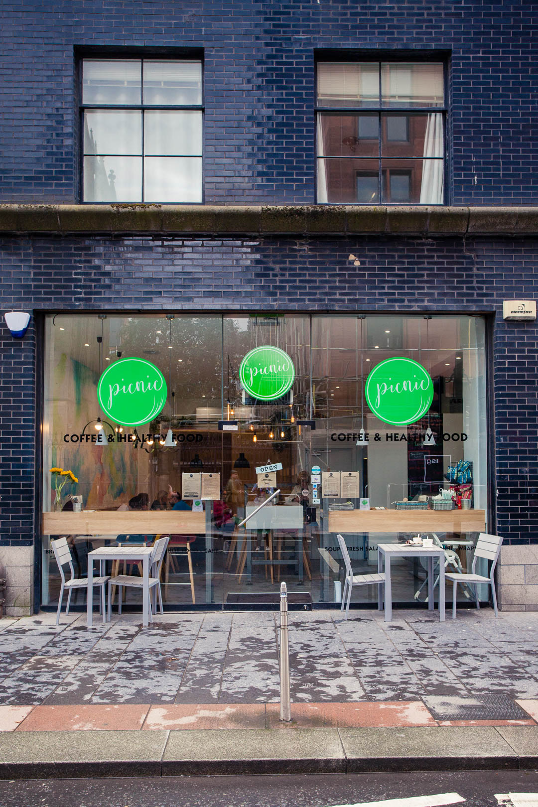 Picnic Glasgow is the vegan cafe that the Merchant City area of the city centre needed! Run by Michelle Morrow it fills the area with healthy and ethical breakfast and lunch options and closes a gap in the fast-food oriented vegan restaurant scene of the city centre!